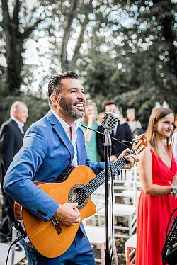 Chanteur musicien cérémonie de mariage photo @babouchkatelier